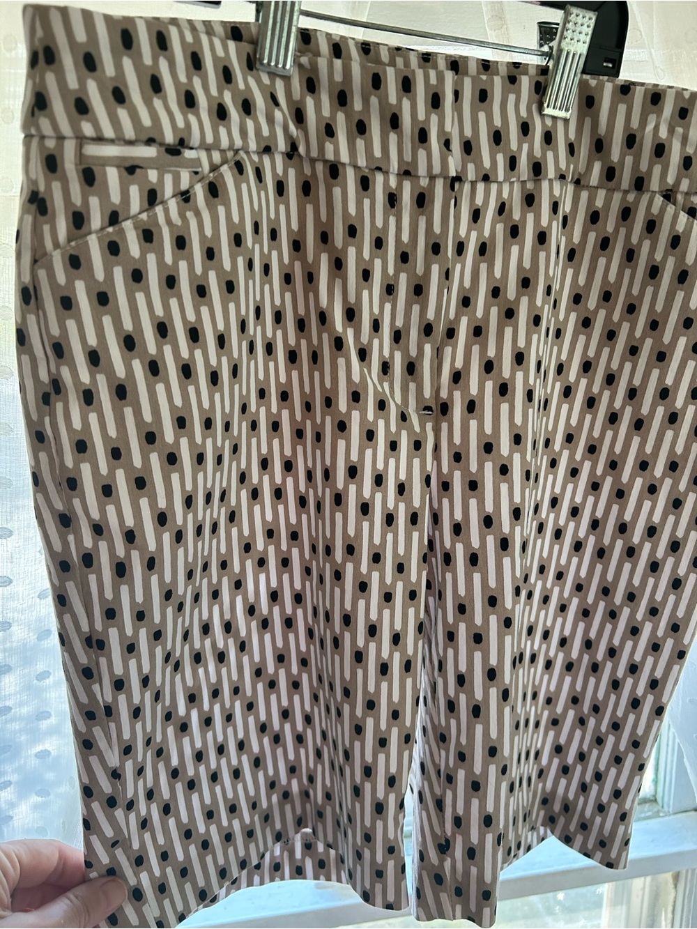 NWOT ATTYRE Petite Taupe, Bermuda Stule Abstract Dot Shorts, Pockets, Flat Front